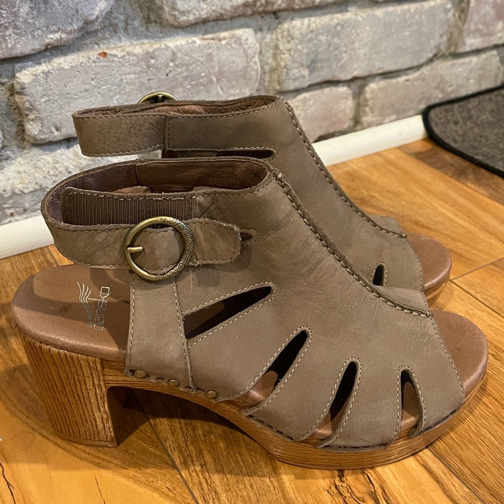 Dansko taupe demetra leather sandal size 40